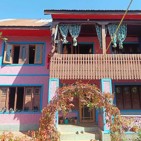 Oyo Home Muzamil Homestay Gulmarg Bagian luar foto