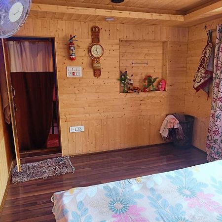 Oyo Home Muzamil Homestay Gulmarg Bagian luar foto