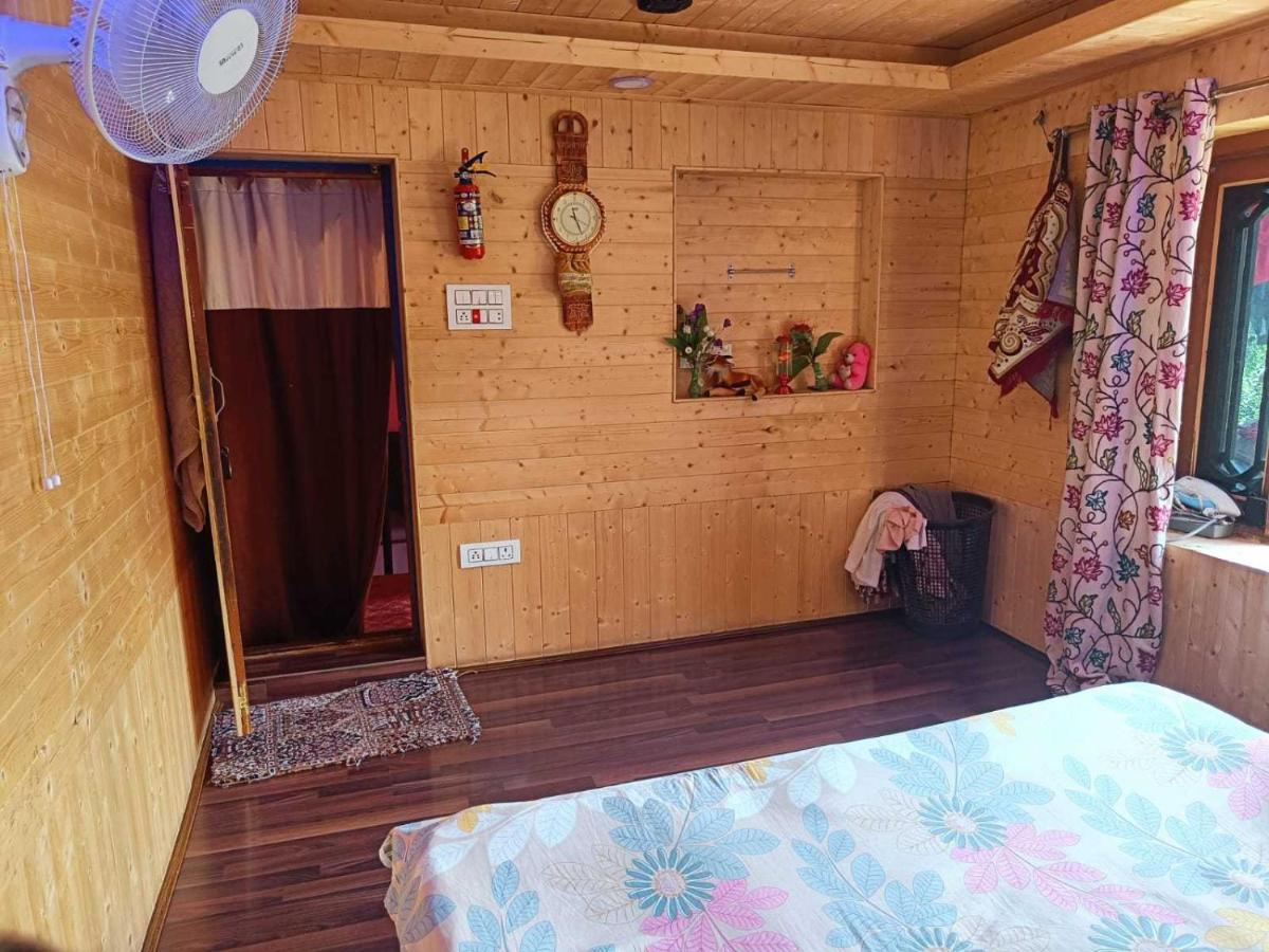 Oyo Home Muzamil Homestay Gulmarg Bagian luar foto