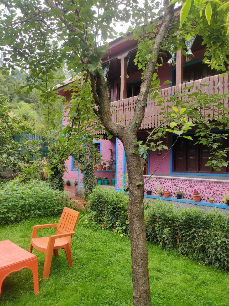 Oyo Home Muzamil Homestay Gulmarg Bagian luar foto